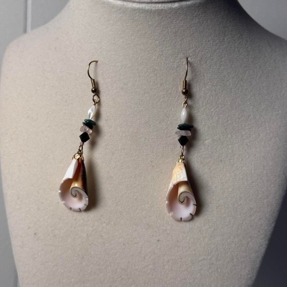 Handmade Shell Drop Earrings Gold Tone Spiral Cone Shell Mother of Pearl Beads - Picture 8 of 8